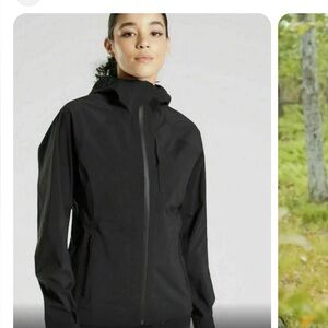 Very good condition- Athleta Yosemite Waterproof Raincoat